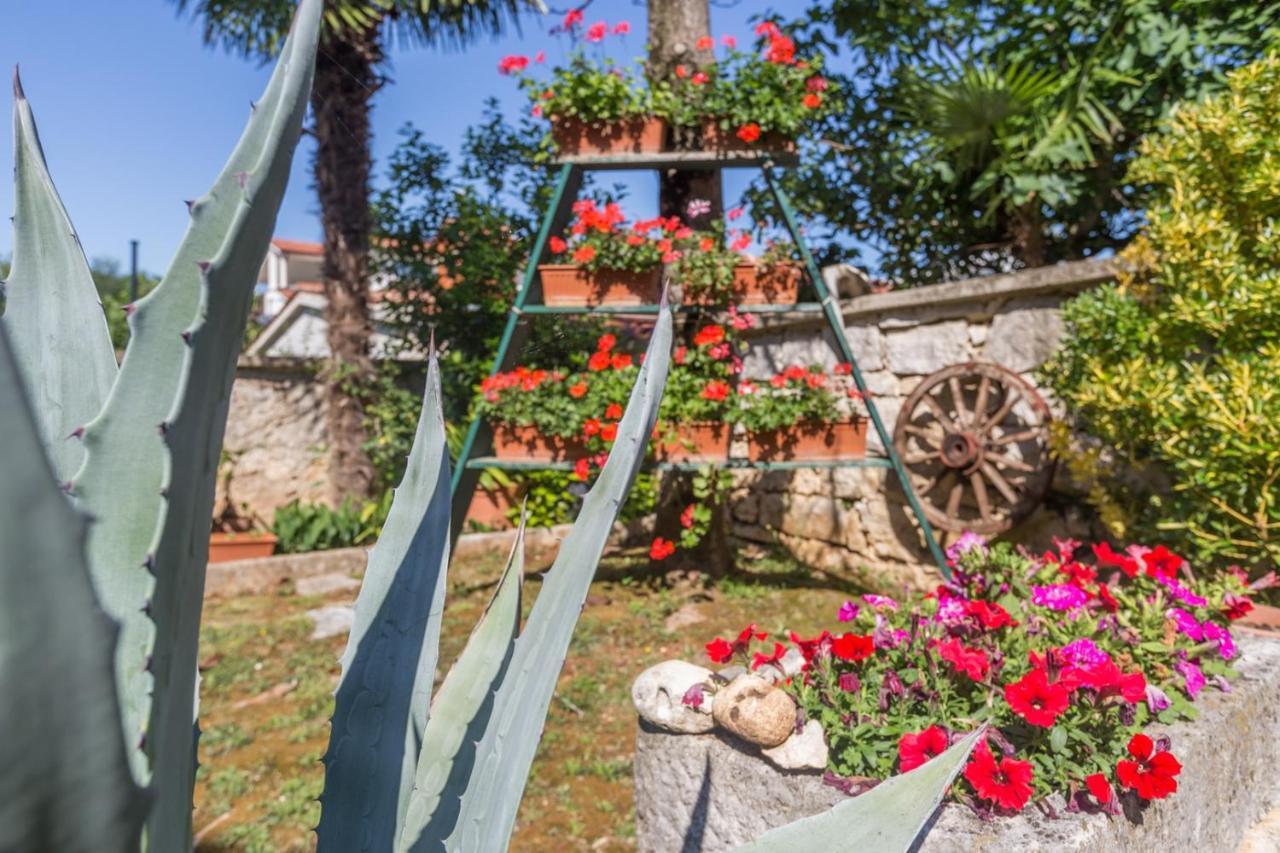 Anamarija Apartments Near The Beach And The Fantastic Adria Sea With Over 10 Small Islands Close By Funtana Exterior photo